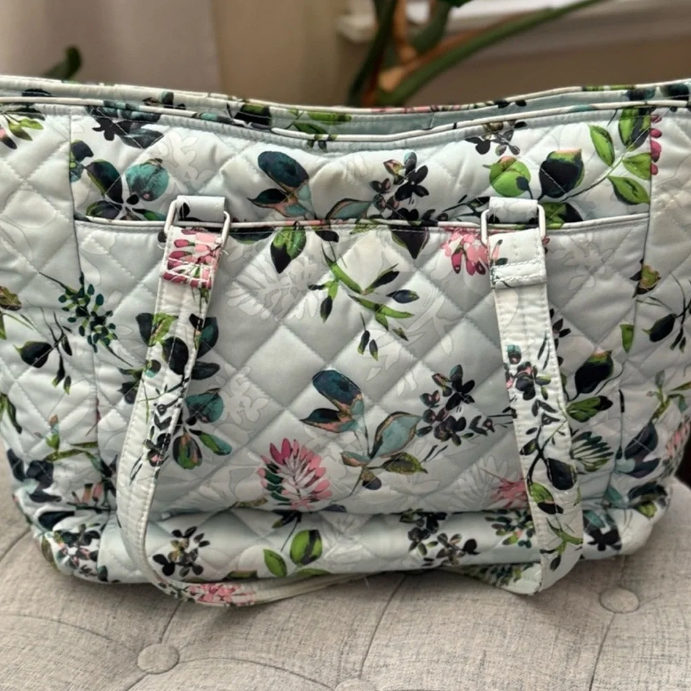 Vera Bradley Seawater Blooms🌸Extra Large Quilted Floral 2025 Tote or Diaper Bag - Picture 7 of 7